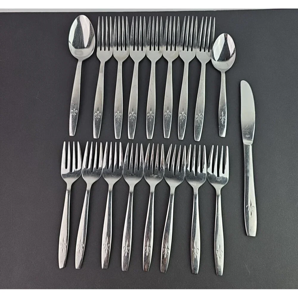 Vintage Fleur-de-lis Design Stainless Flatware Japan 18 Piece Replacement
